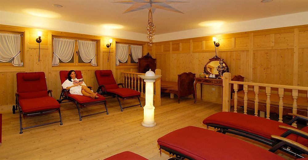 Hotel Dolomiten Dobbiaco Exterior foto