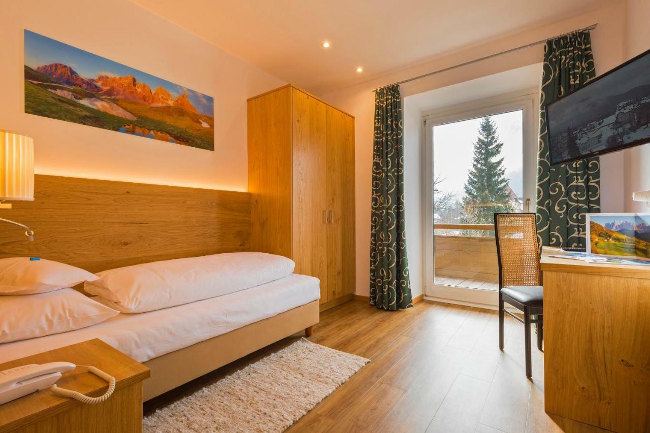 Hotel Dolomiten Dobbiaco Cameră foto
